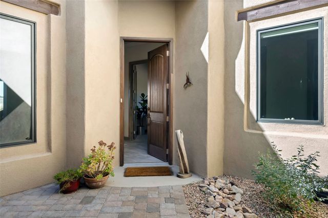 11 Camino Maravilla, Santa Fe, NM 87506