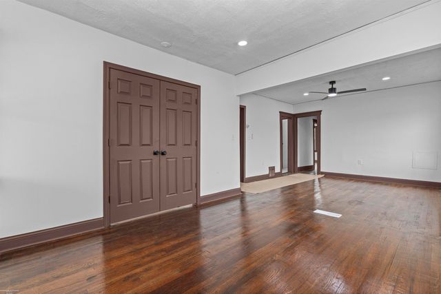 5392 Seebaldt Street, Wayne, MI 48204