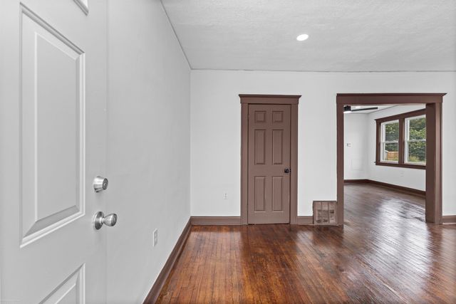 5392 Seebaldt Street, Wayne, MI 48204