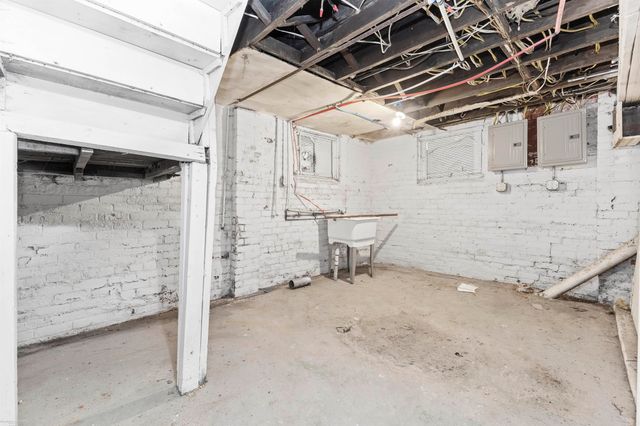 5392 Seebaldt Street, Wayne, MI 48204