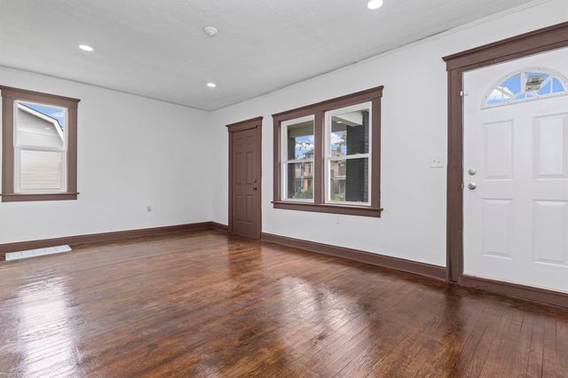 5392 Seebaldt Street, Wayne, MI 48204