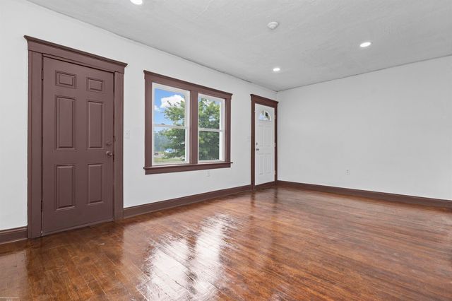5392 Seebaldt Street, Wayne, MI 48204