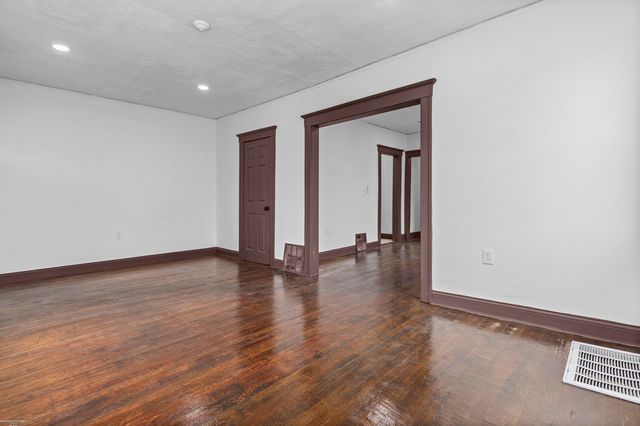 5392 Seebaldt Street, Wayne, MI 48204