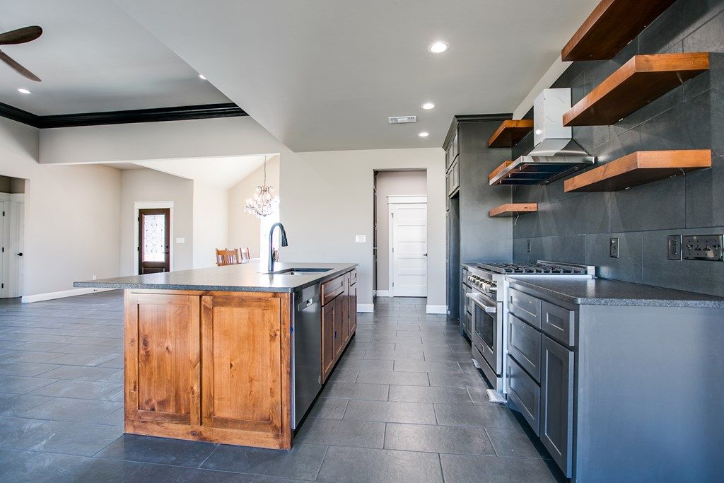 Image 13 of property listing at 2022 Silver Creek Court, San Angelo, TX 76904