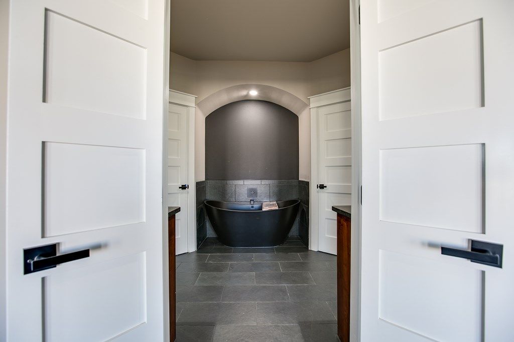 Image 20 of property listing at 2022 Silver Creek Court, San Angelo, TX 76904