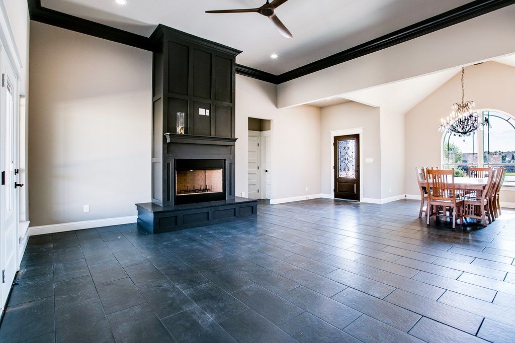 Image 4 of property listing at 2022 Silver Creek Court, San Angelo, TX 76904