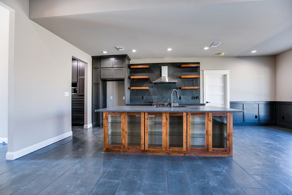 Image 5 of property listing at 2022 Silver Creek Court, San Angelo, TX 76904