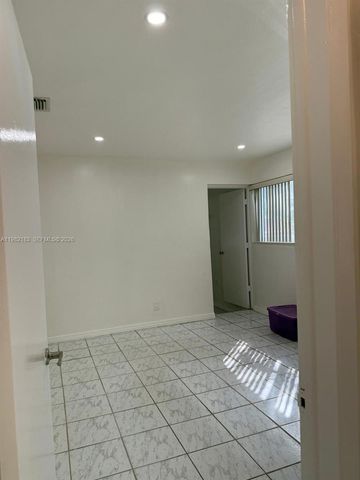 310 NE 58th St B, Oakland Park, FL 33334