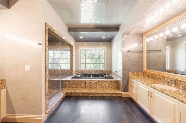 3331 Oakmont View Drive, Glendale, CA 91208