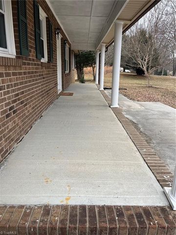 6740 Doral Drive, Tobaccoville, NC 27050