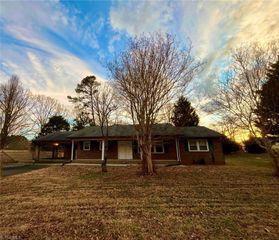 6740 Doral Drive, Tobaccoville, NC 27050