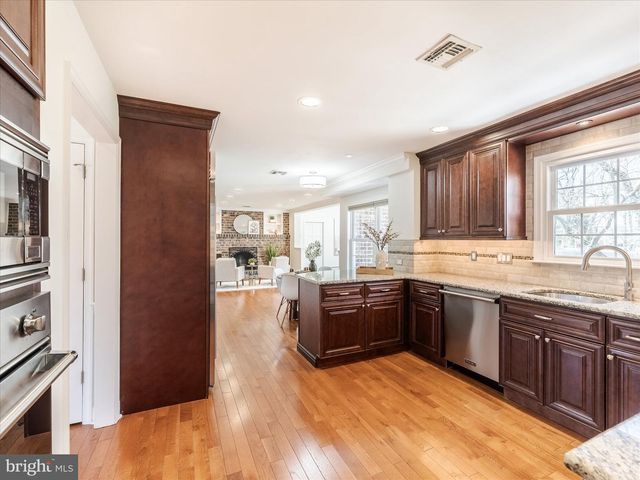 419 VERNON RD, Jenkintown, PA 19046
