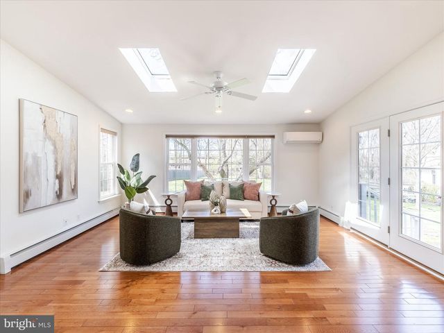 419 VERNON RD, Jenkintown, PA 19046