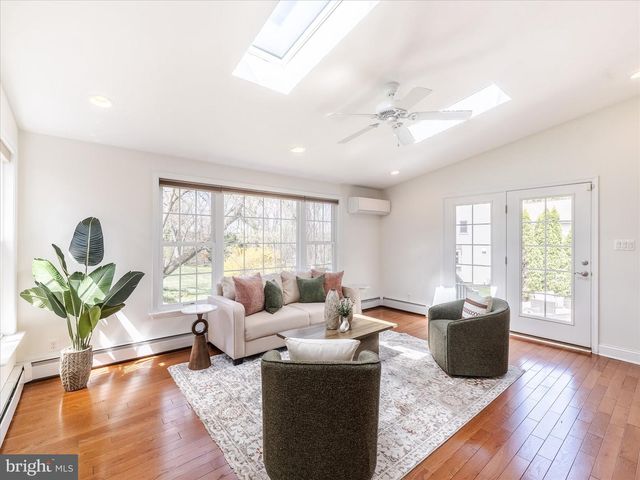 419 VERNON RD, Jenkintown, PA 19046