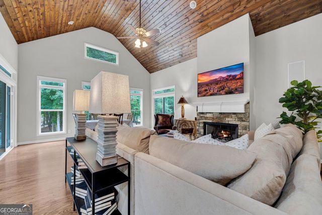 2716 Holcomb Drive, Martin, GA 30557