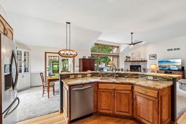 W263N2367 Deer Haven DRIVE, Pewaukee, WI 53072