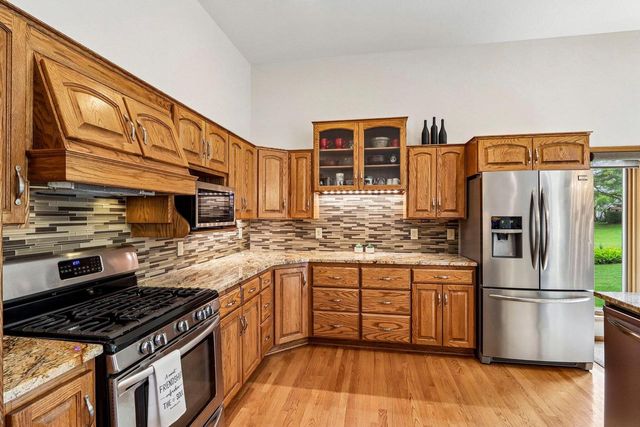 W263N2367 Deer Haven DRIVE, Pewaukee, WI 53072