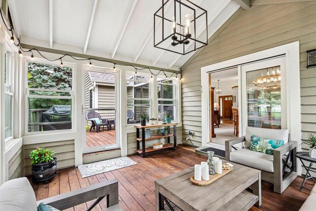 W263N2367 Deer Haven DRIVE, Pewaukee, WI 53072