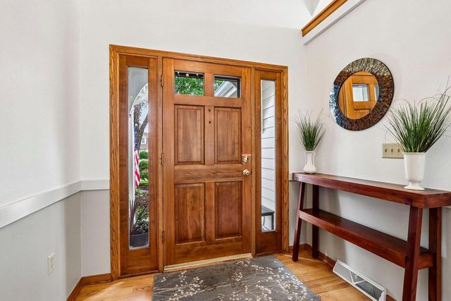 W263N2367 Deer Haven DRIVE, Pewaukee, WI 53072