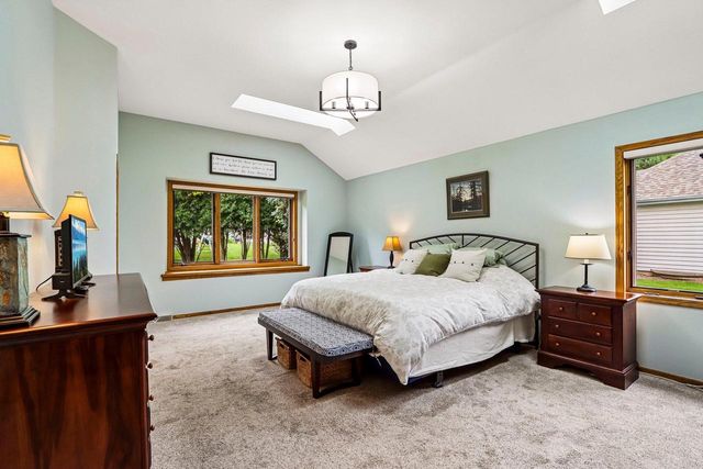 W263N2367 Deer Haven DRIVE, Pewaukee, WI 53072