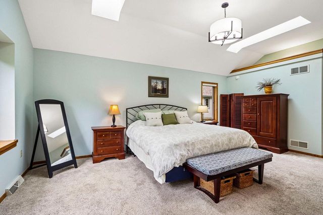 W263N2367 Deer Haven DRIVE, Pewaukee, WI 53072
