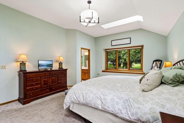 W263N2367 Deer Haven DRIVE, Pewaukee, WI 53072