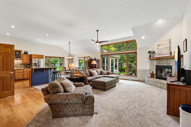 W263N2367 Deer Haven DRIVE, Pewaukee, WI 53072