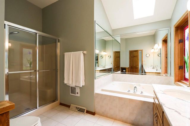 W263N2367 Deer Haven DRIVE, Pewaukee, WI 53072