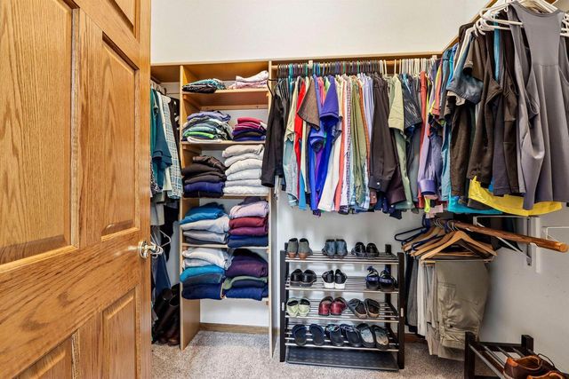 W263N2367 Deer Haven DRIVE, Pewaukee, WI 53072