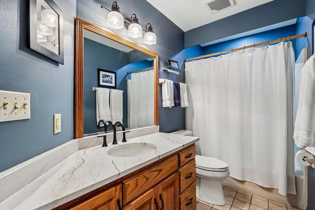 W263N2367 Deer Haven DRIVE, Pewaukee, WI 53072