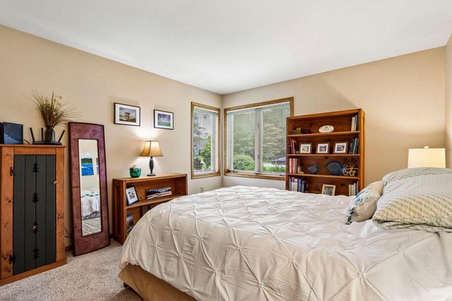 W263N2367 Deer Haven DRIVE, Pewaukee, WI 53072