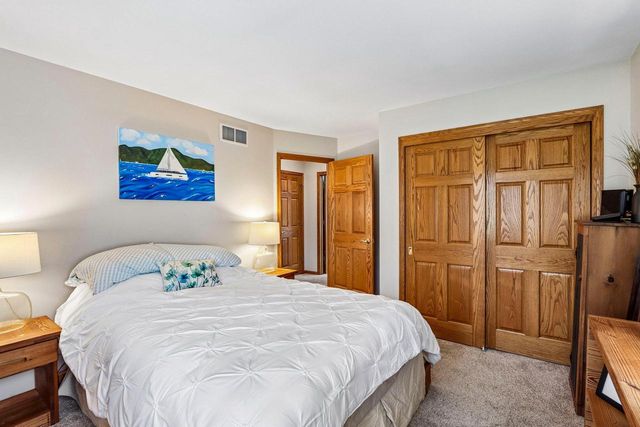W263N2367 Deer Haven DRIVE, Pewaukee, WI 53072