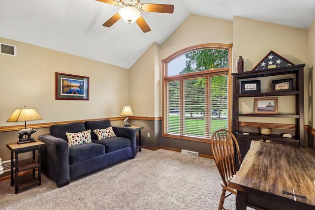 W263N2367 Deer Haven DRIVE, Pewaukee, WI 53072