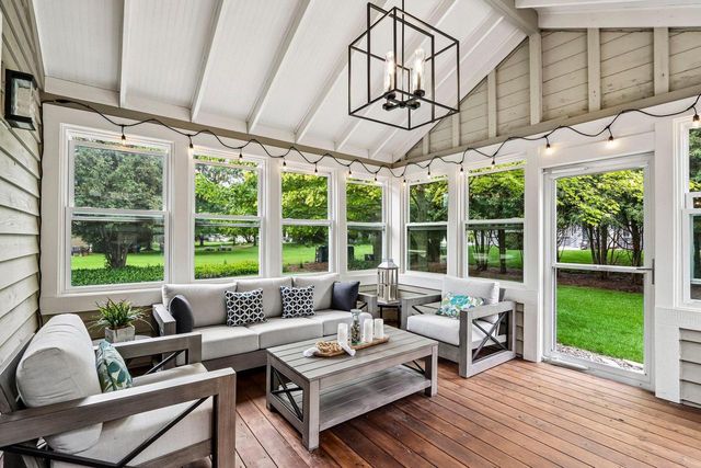W263N2367 Deer Haven DRIVE, Pewaukee, WI 53072