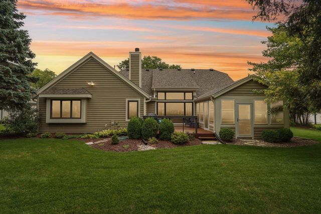 W263N2367 Deer Haven DRIVE, Pewaukee, WI 53072