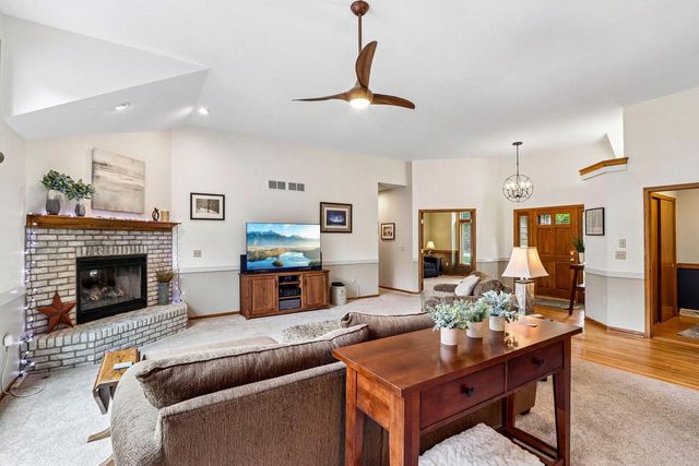 W263N2367 Deer Haven DRIVE, Pewaukee, WI 53072