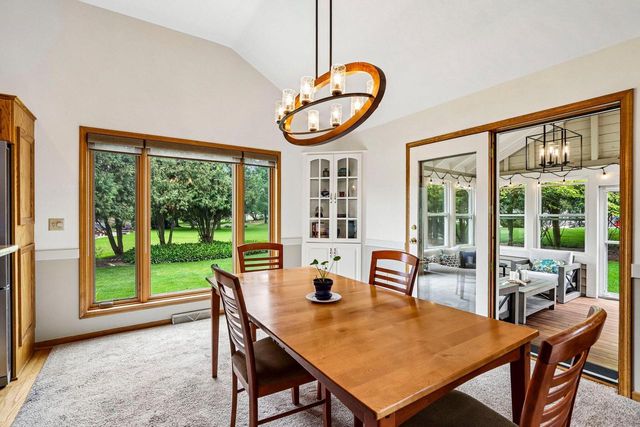 W263N2367 Deer Haven DRIVE, Pewaukee, WI 53072