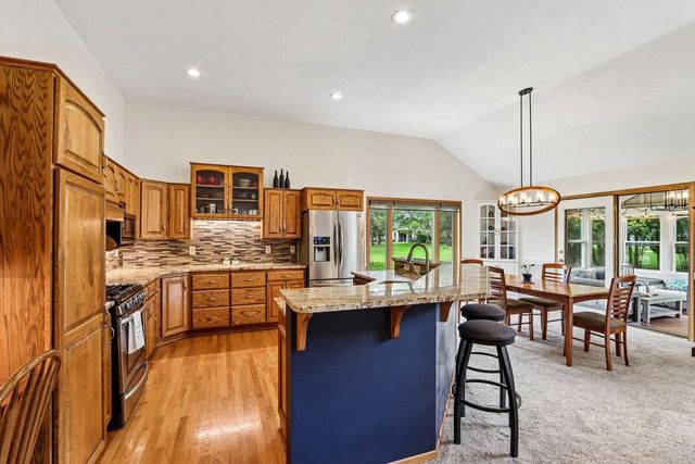 W263N2367 Deer Haven DRIVE, Pewaukee, WI 53072