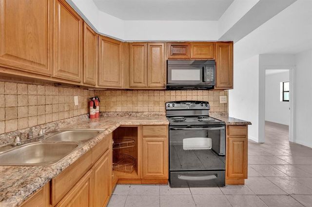 5748 NW 27th Court, Fort Lauderdale, FL 33313