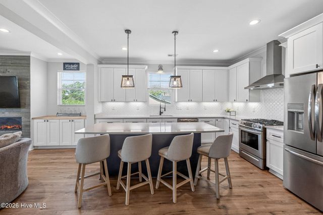 8124 Lakeview Drive, Wilmington, NC 28412