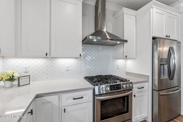 8124 Lakeview Drive, Wilmington, NC 28412