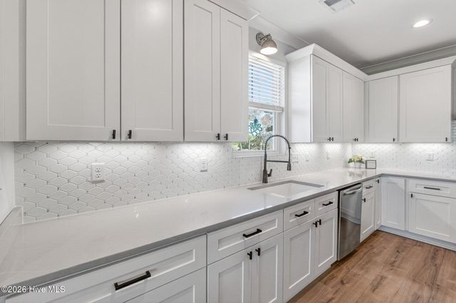 8124 Lakeview Drive, Wilmington, NC 28412