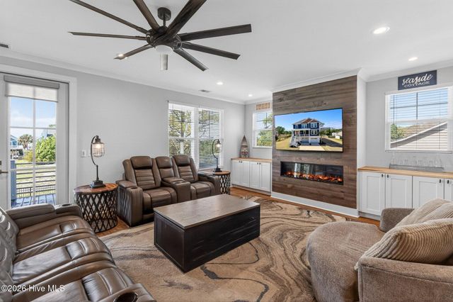 8124 Lakeview Drive, Wilmington, NC 28412