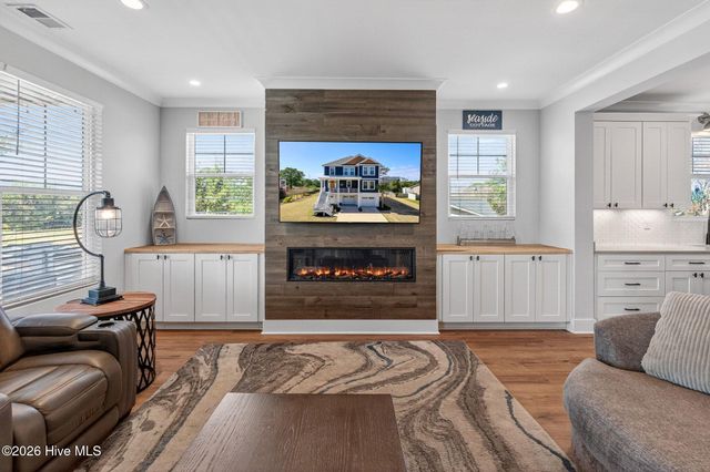 8124 Lakeview Drive, Wilmington, NC 28412