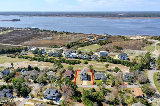 8124 Lakeview Drive, Wilmington, NC 28412