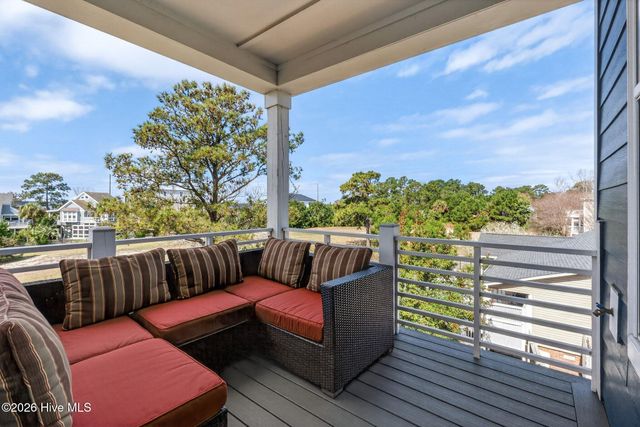 8124 Lakeview Drive, Wilmington, NC 28412