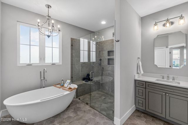 8124 Lakeview Drive, Wilmington, NC 28412