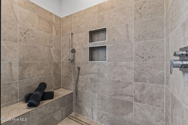 8124 Lakeview Drive, Wilmington, NC 28412