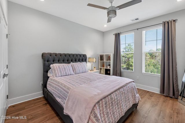 8124 Lakeview Drive, Wilmington, NC 28412