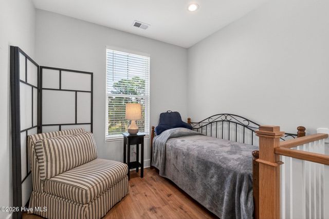 8124 Lakeview Drive, Wilmington, NC 28412